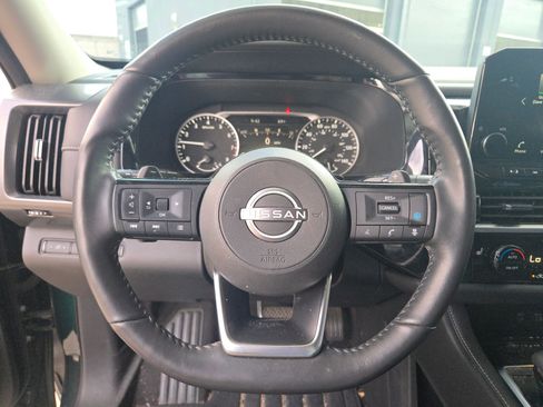 Used 2024 Nissan Pathfinder SL image 18