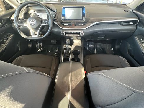 Used 2025 Nissan Altima 2.5 SV image 13