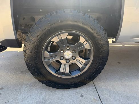 Used 2018 Chevrolet Silverado 1500 LTZ w/ LTZ Plus Package AWD/4WD image 72