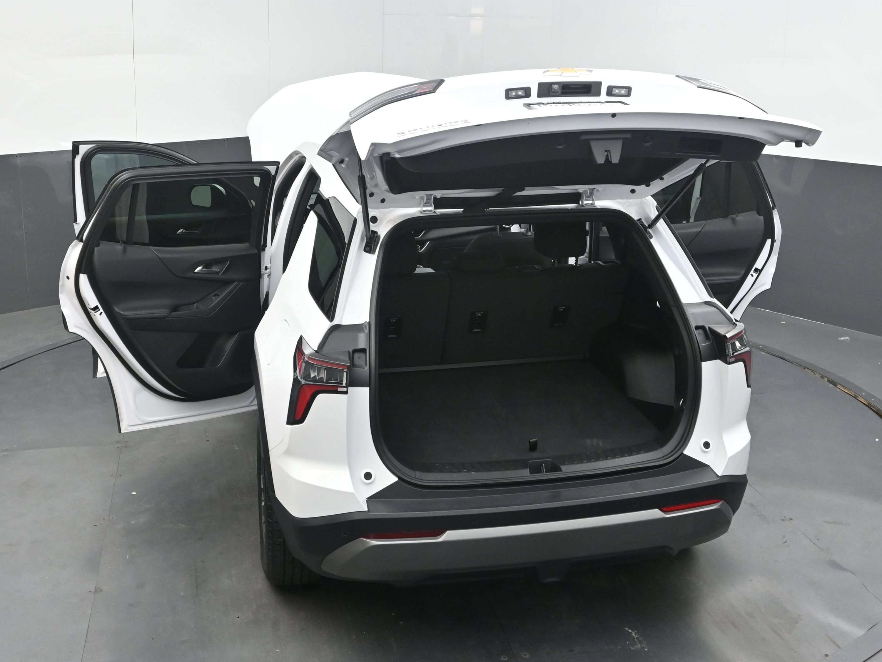 Used 2026 Chevrolet Equinox LT FWD image 46