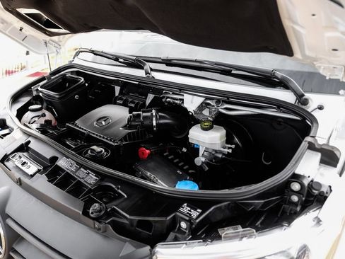 Used 2024 Mercedes-Benz Sprinter 2500 image 42