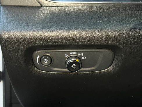 Used 2022 Chevrolet Traverse LT w/ Midnight/Sport Edition image 25