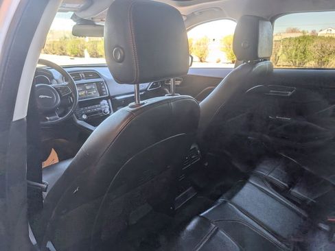Used 2017 Jaguar F-PACE Prestige image 31