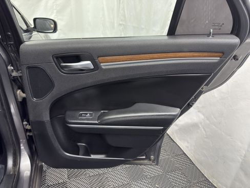 Used 2017 Chrysler 300 C Platinum w/ Safetytec Group II image 32