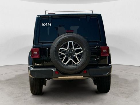 Used 2025 Jeep Wrangler Unlimited Sahara AWD/4WD image 4