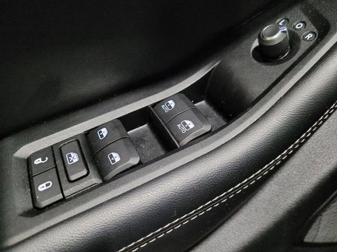 Used 2023 Jeep Grand Cherokee Laredo w/ Luxury Tech Group I image 27