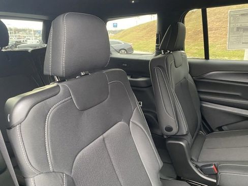 New 2025 Jeep Grand Cherokee L Laredo image 31