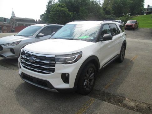Used 2025 Ford Explorer Active w/ Active Comfort Package AWD/4WD image 3