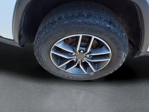 Used 2019 Jeep Grand Cherokee Limited AWD/4WD image 9
