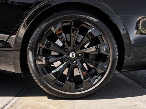 Used 2024 Bentley Flying Spur V8 AWD/4WD image 19