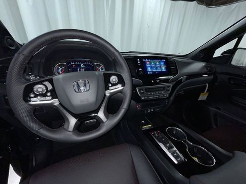 Used 2024 Honda Passport Black Edition image 12