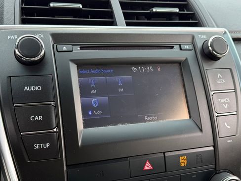 Used 2017 Toyota Camry LE image 21