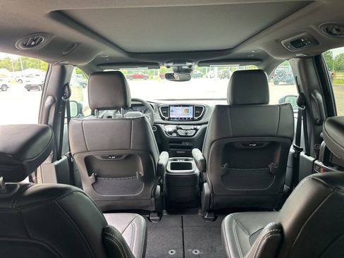 New 2026 Chrysler Pacifica Select FWD image 22