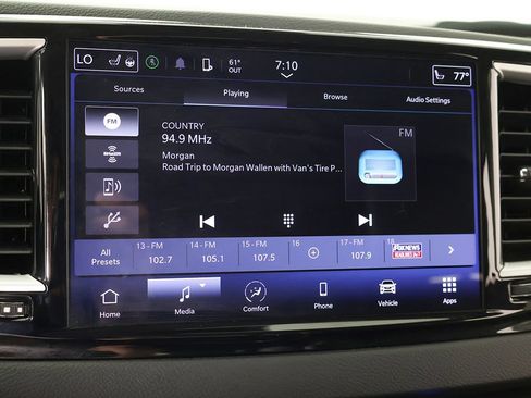 Used 2023 Chrysler Pacifica Touring-L FWD image 47