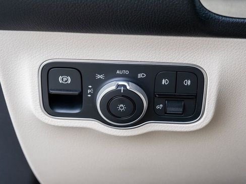 Used 2026 Mercedes-Benz GLB 250 4MATIC w/ Exclusive Package image 23