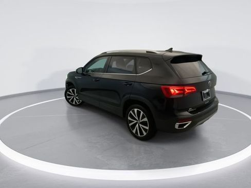 Used 2024 Volkswagen Taos SE FWD image 4