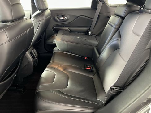 Used 2019 Jeep Cherokee Limited image 25