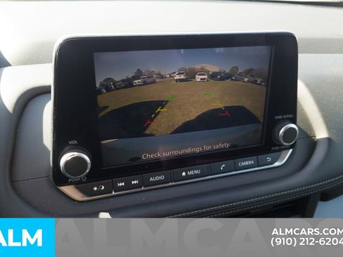 Used 2025 Nissan Rogue SV image 10