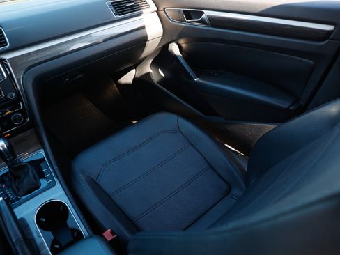 Used 2017 Volkswagen Passat 1.8T SE image 22