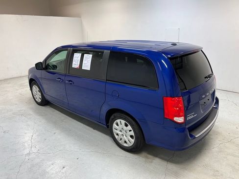 Used 2018 Dodge Grand Caravan SE w/ UConnect Hands-Free Group FWD image 5