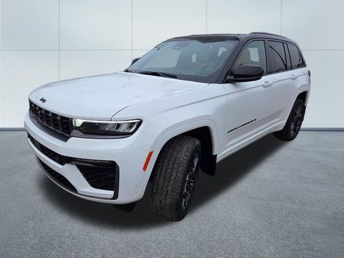 New 2026 Jeep Grand Cherokee Summit image 3