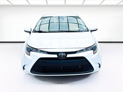 Used 2023 Toyota Corolla LE image 2