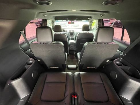 Used 2016 Ford Explorer XLT w/ Equipment Group 202A FWD image 27