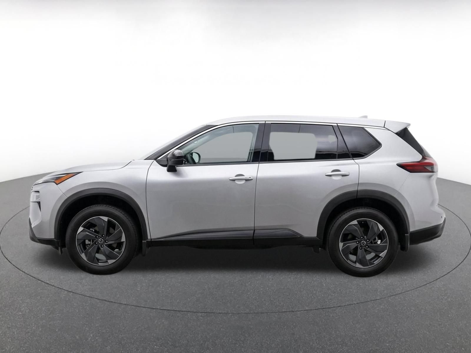 Used 2025 Nissan Rogue SV AWD/4WD image 4