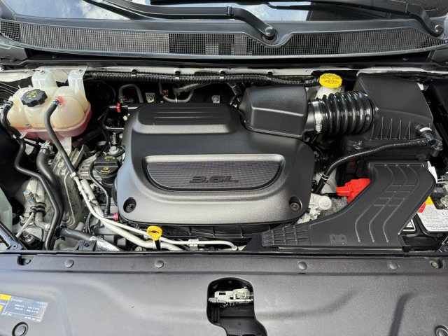 Used 2024 Chrysler Pacifica Touring-L FWD image 20
