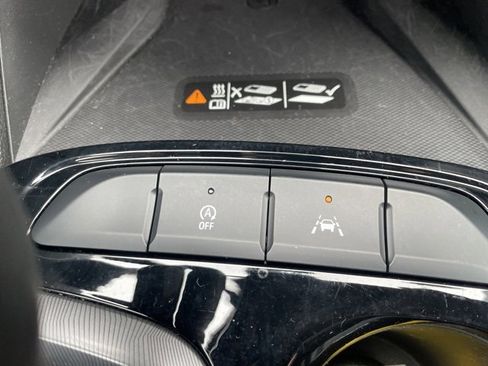 Used 2025 Buick Envista Sport Touring image 26