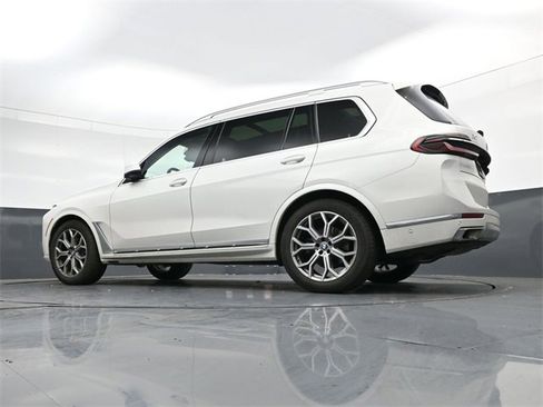 Used 2025 BMW X7 xDrive40i image 28