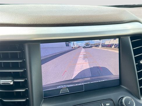 Used 2021 GMC Acadia SLE image 16