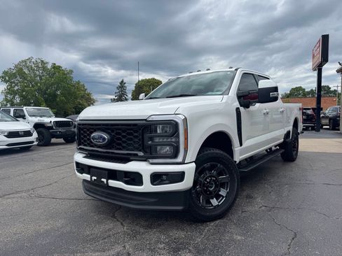 Used 2023 Ford F250 Lariat w/ Sport Appearance Package AWD/4WD image 2
