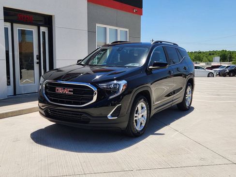 Used 2021 GMC Terrain SLE w/ Driver Convenience Package AWD/4WD image 2