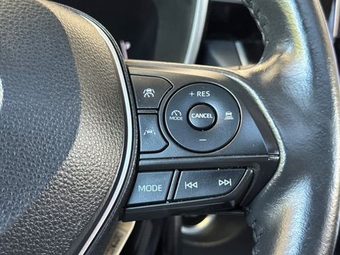 Used 2023 Toyota Corolla Cross XLE w/ Convenience Package FWD image 27