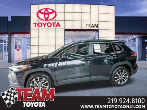 Used 2025 Toyota Corolla Cross XLE AWD/4WD image 1