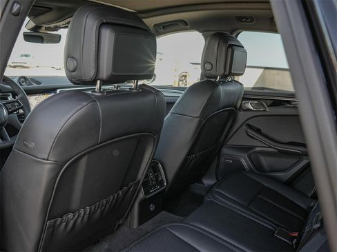 Certified 2025 Porsche Macan image 25