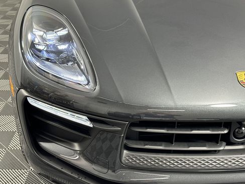 Certified 2025 Porsche Macan image 11