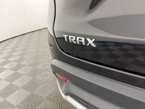Certified 2025 Chevrolet Trax LT image 3