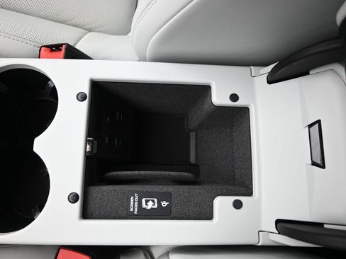 New 2026 Porsche Macan image 20