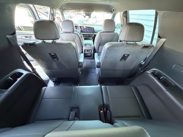 Used 2027 Chevrolet Traverse LT w/ Driver Confidence Package AWD/4WD image 14