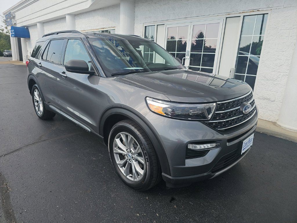 Used 2023 Ford Explorer XLT w/ Equipment Group 202A AWD/4WD image 2