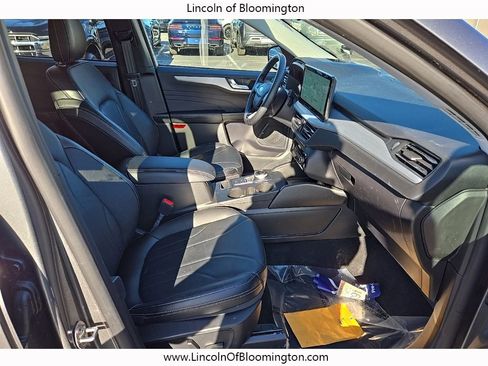 Used 2025 Ford Escape Platinum w/ Premium Technology Package image 50