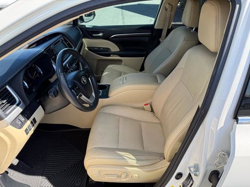 Used 2015 Toyota Highlander Limited Platinum AWD/4WD image 10