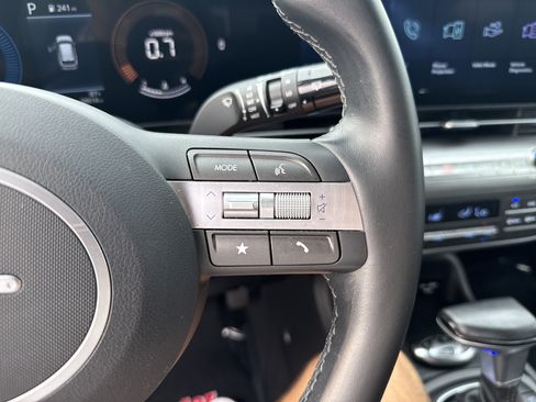 Used 2025 Hyundai Kona SEL AWD/4WD image 19