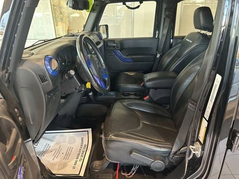 Used 2016 Jeep Wrangler Unlimited Rubicon w/ Dual Top Group image 9