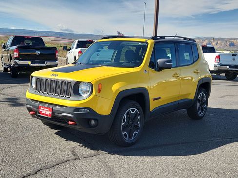 Used 2015 Jeep Renegade Trailhawk w/ Popular Equipment Group AWD/4WD image 2