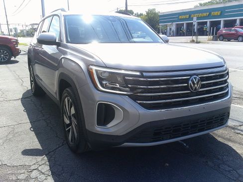 Used 2025 Volkswagen Atlas SE AWD/4WD image 5