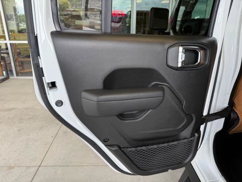Used 2025 Jeep Wrangler Unlimited Sport AWD/4WD image 13