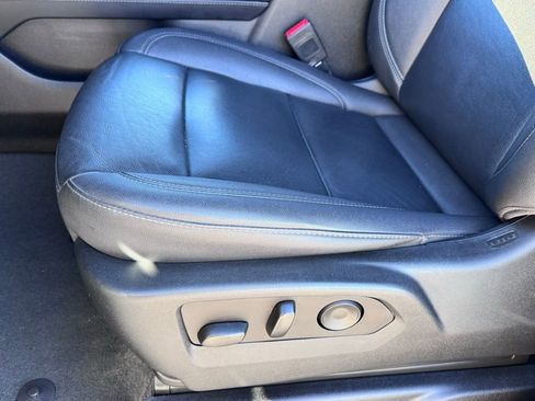 Used 2023 Chevrolet Suburban LT image 30